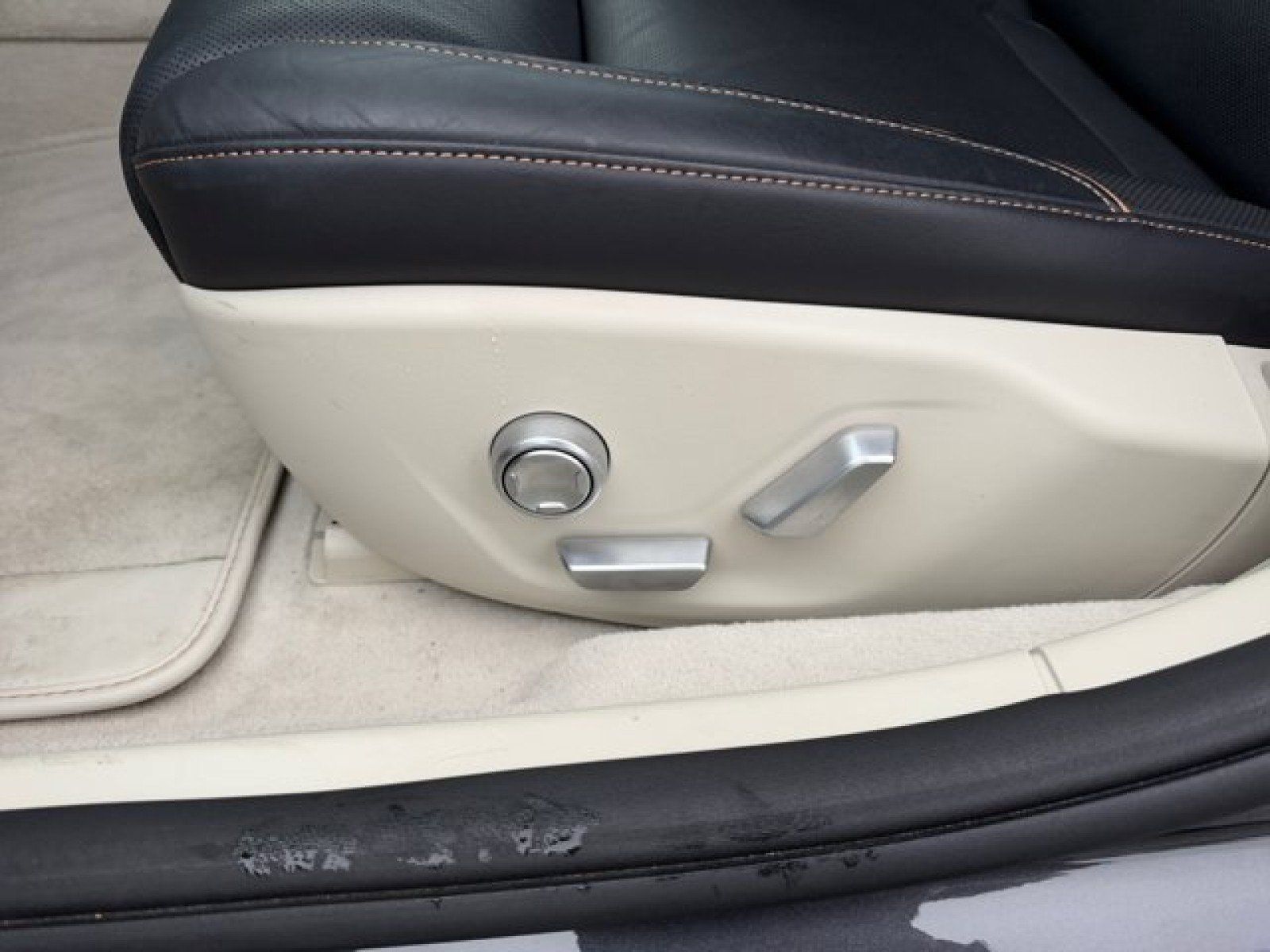 Used 2024 Lucid Air Pure RWD image 12
