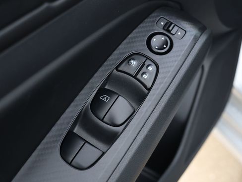 Used 2025 Nissan Altima 2.5 SV image 25