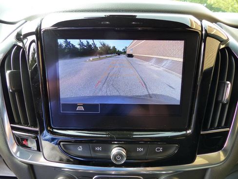 Used 2023 Chevrolet Traverse LT AWD/4WD image 32