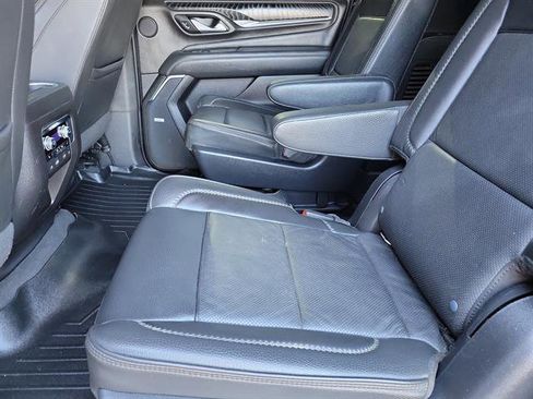 Used 2021 GMC Yukon XL Denali w/ Denali Premium Package image 8