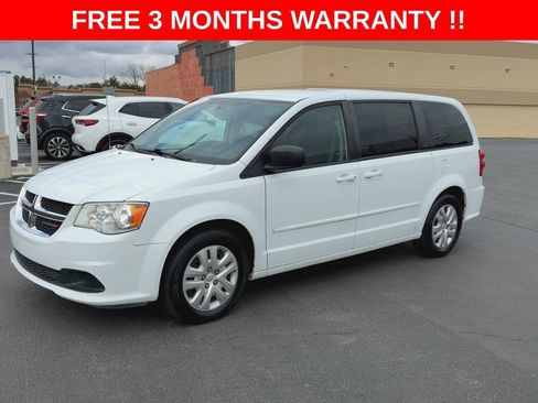 Used 2017 Dodge Grand Caravan SE image 4