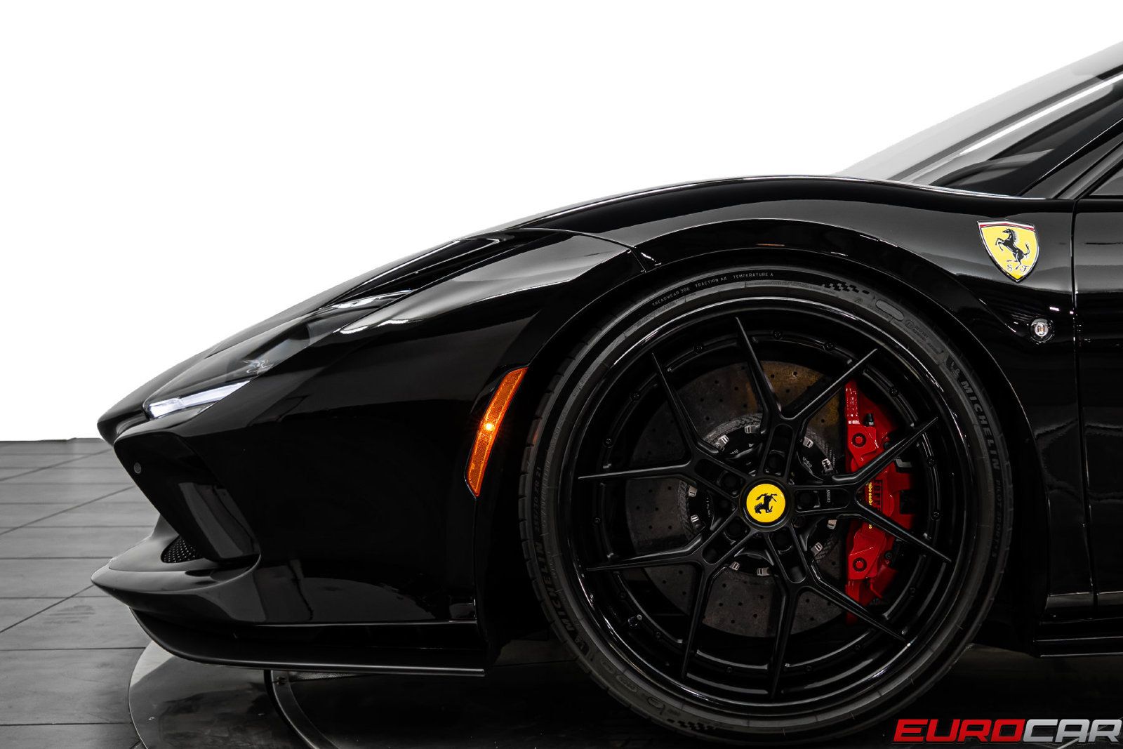 Used 2021 Ferrari F8 Tributo RWD image 15