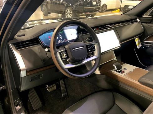New 2026 Land Rover Range Rover SE image 8