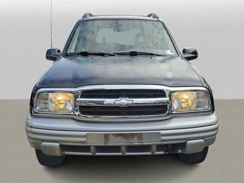 Used 2002 Chevrolet Tracker LT AWD/4WD image 2
