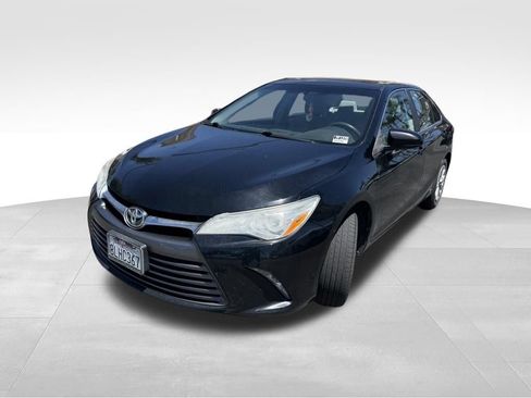 Used 2017 Toyota Camry LE FWD image 4