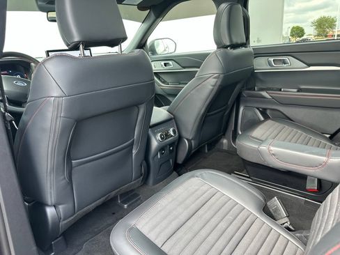 Used 2026 Ford Explorer ST-Line w/ ST-Line Street Pack AWD/4WD image 19