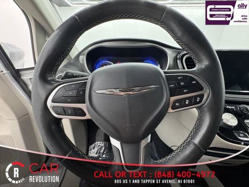 Used 2022 Chrysler Pacifica Touring-L image 28