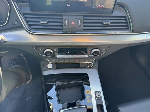 Certified 2025 Audi Q5 2.0T Premium w/ Convenience Plus Package image 20