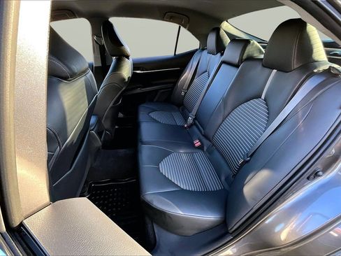 Used 2020 Toyota Camry SE image 20