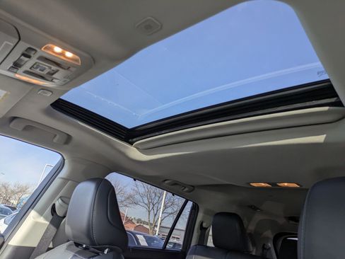 Used 2023 Toyota Highlander Limited image 27