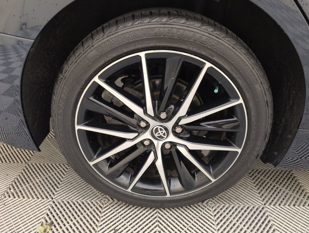Used 2020 Toyota Camry SE w/ Convenience Package FWD image 19