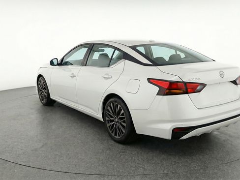 Used 2025 Nissan Altima 2.5 SV image 6