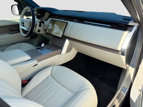 New 2025 Land Rover Range Rover SE image 15