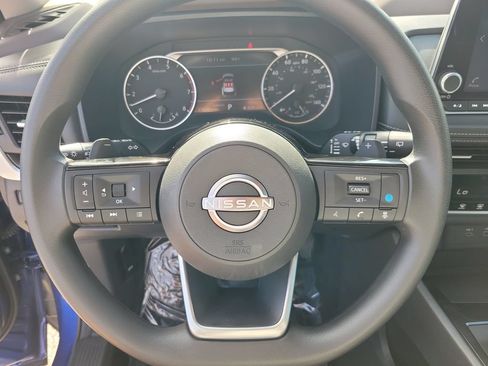 Used 2023 Nissan Rogue SV FWD image 18