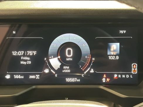 Used 2025 GMC Acadia Elevation w/ Elevation Premium Package AWD/4WD image 11