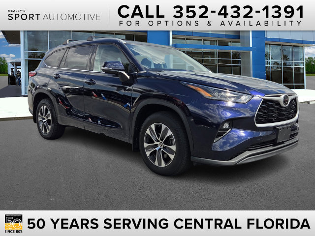 Used 2022 Toyota Highlander XLE AWD/4WD image 1
