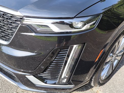 Used 2022 Cadillac XT6 Premium Luxury w/ Technology Package FWD image 11