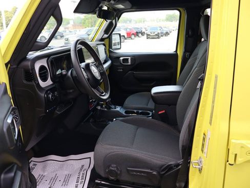 Used 2024 Jeep Wrangler Unlimited AWD/4WD image 6