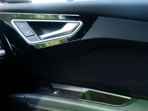 Used 2023 Audi Q4 e-tron Prestige image 20