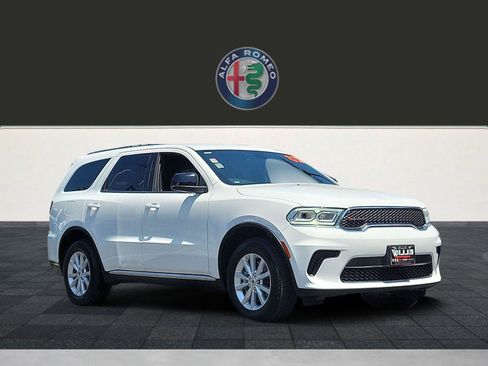 Used 2023 Dodge Durango SXT image 1