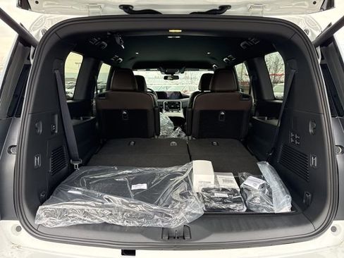 New 2026 Nissan Armada SL w/ Captain's Chari Seat Package image 7