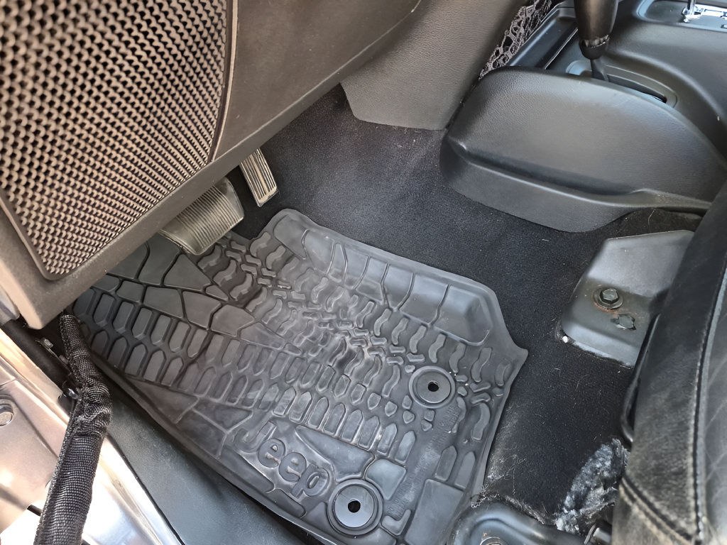 Used 2016 Jeep Wrangler Unlimited Sahara AWD/4WD image 19
