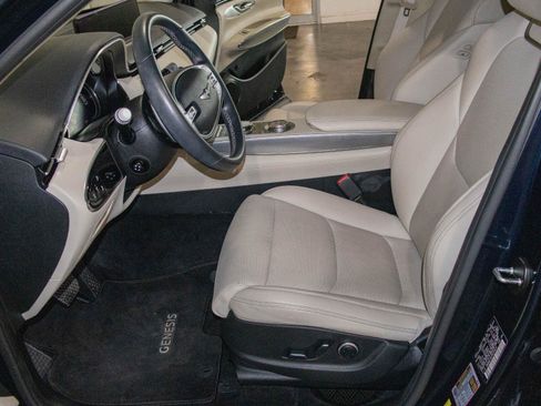 Used 2023 Genesis GV70 2.5T w/ Select Package AWD/4WD image 8