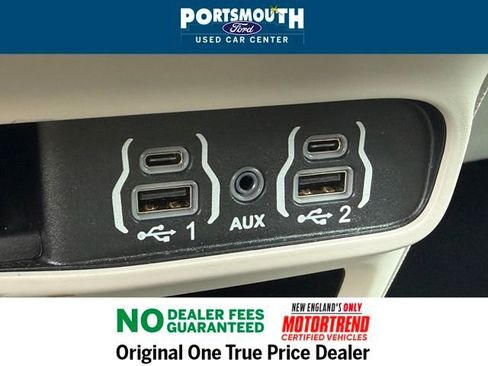 Used 2024 Chrysler Pacifica Touring-L image 14