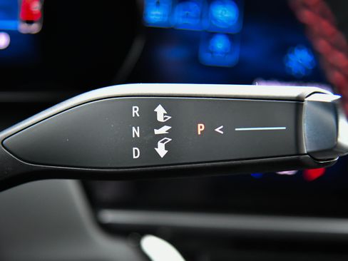 Used 2024 Chevrolet Equinox EV RS FWD image 36