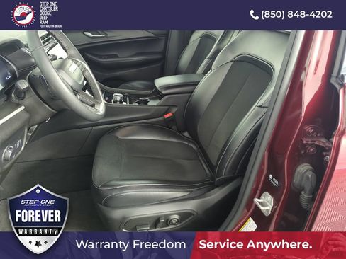 Used 2024 Jeep Grand Cherokee Altitude AWD/4WD image 11