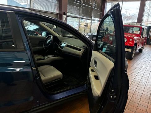 Used 2016 Honda HR-V EX image 30