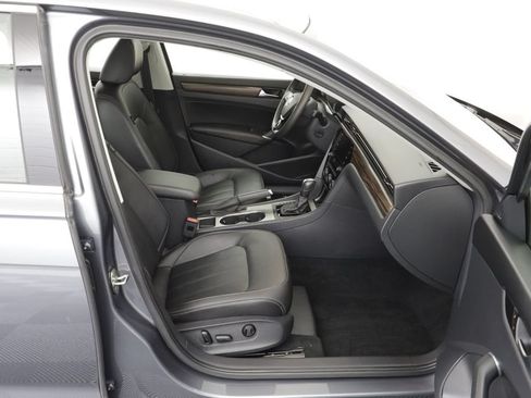 Used 2022 Volkswagen Passat 2.0T FWD image 19