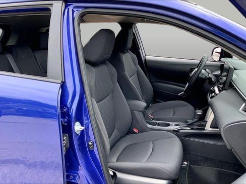 Used 2025 Toyota Corolla Cross LE FWD image 9