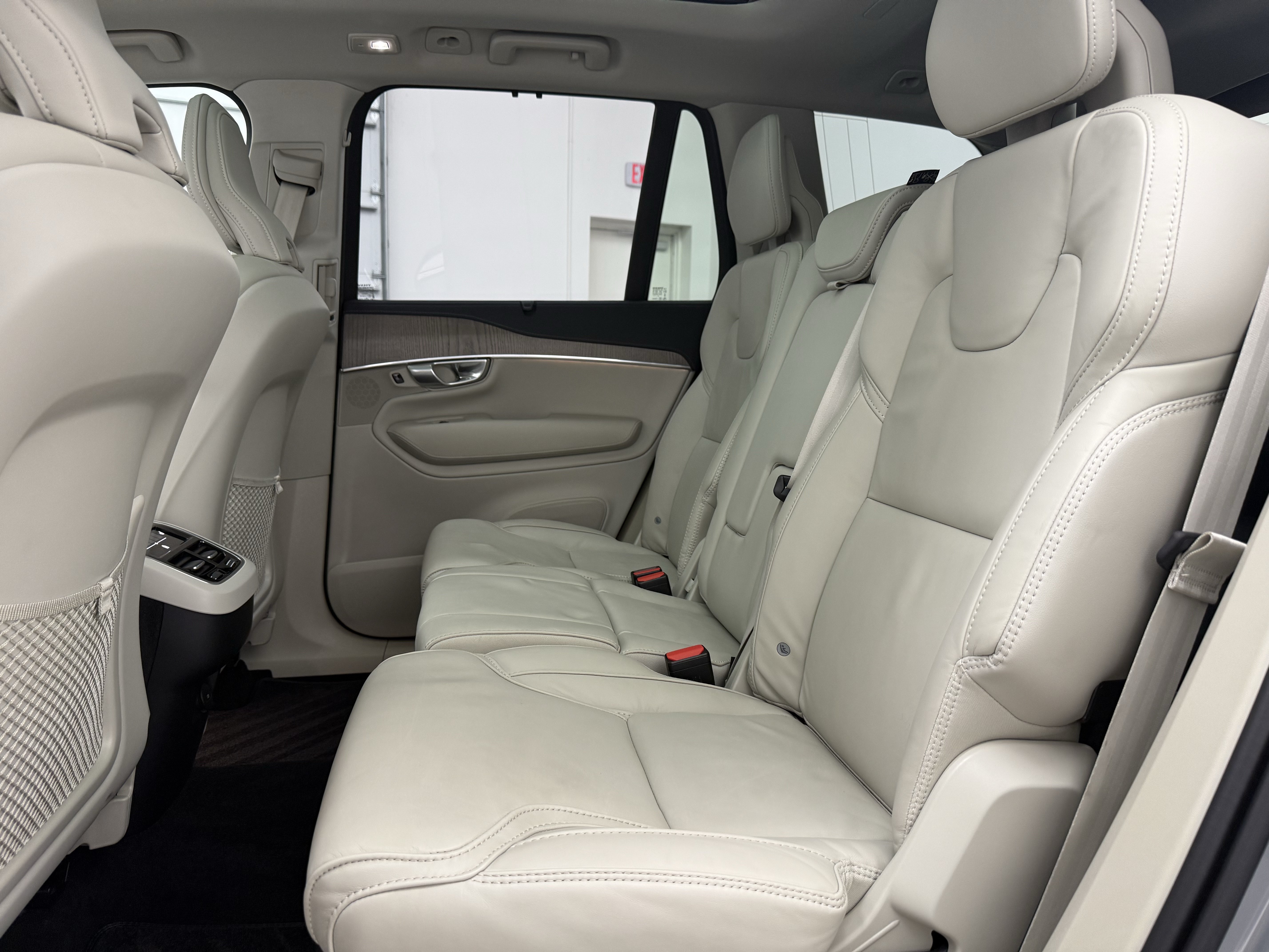 Certified 2024 Volvo XC90 B6 Ultimate w/ Protection Package Premier AWD/4WD image 27