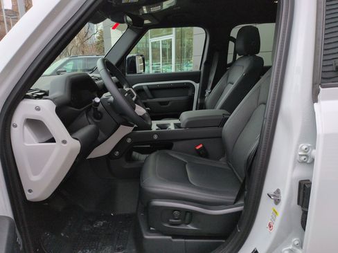 Used 2025 Land Rover Defender 110 S image 24