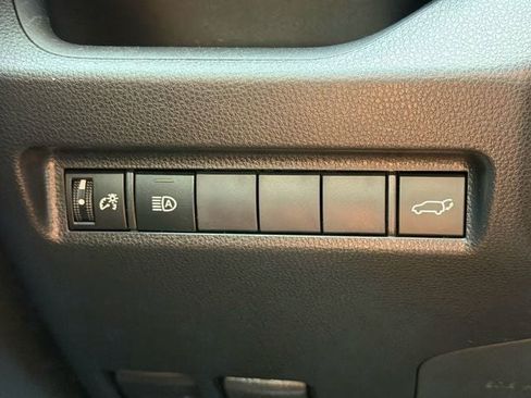 Used 2020 Toyota RAV4 XLE w/ Convenience Package FWD image 26