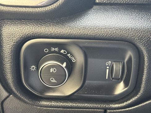 Used 2021 RAM 1500 Big Horn w/ Built-to-serve Edition image 23