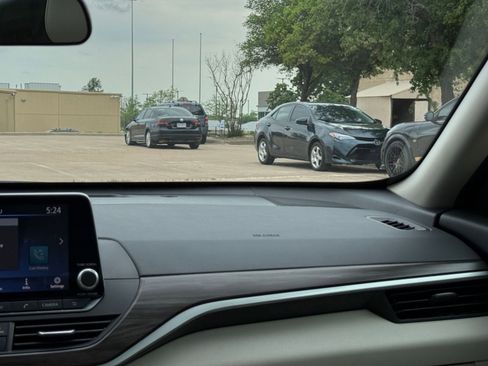 Used 2025 Nissan Altima 2.5 SV image 35