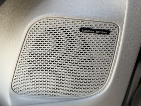 Used 2020 Chrysler Pacifica Limited w/ Advanced Safetytec Group image 22