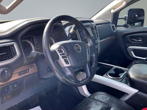 Used 2016 Nissan Titan SL AWD/4WD image 14