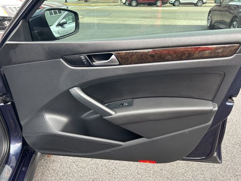 Used 2015 Volkswagen Passat 1.8T SEL Premium image 20