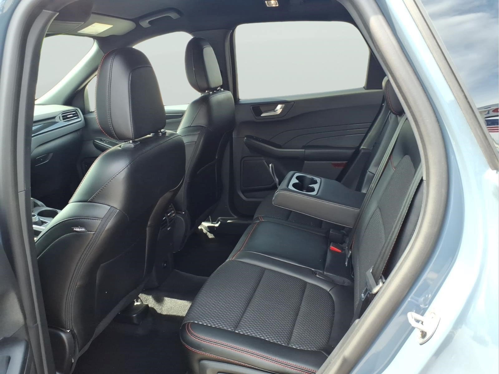 Used 2024 Ford Escape ST-Line w/ Cold Weather Package FWD image 8