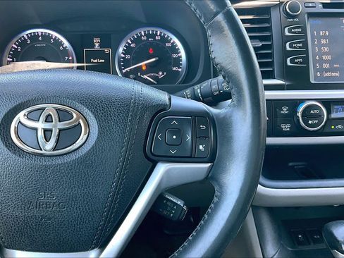 Used 2015 Toyota Highlander XLE AWD/4WD image 24