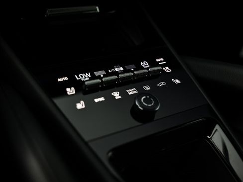 Certified 2025 Porsche Cayenne image 41