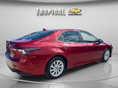 Used 2022 Toyota Camry LE image 4