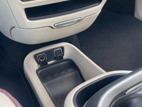 Used 2020 Chrysler Pacifica Limited image 23