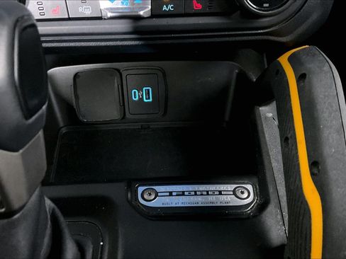 Used 2023 Ford Bronco Badlands w/ Sasquatch Package AWD/4WD image 32