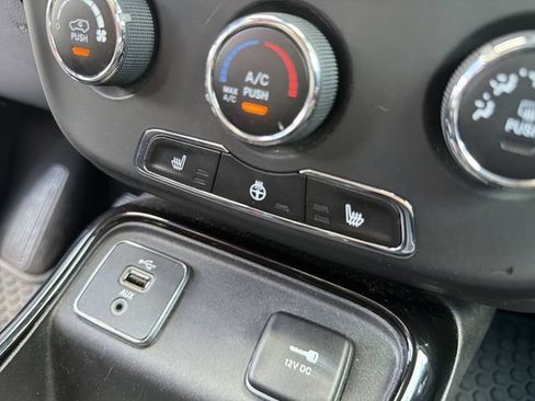 Used 2018 Jeep Compass Latitude FWD image 27