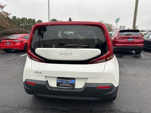 Used 2022 Kia Soul LX image 4