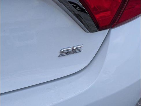 Used 2017 Toyota Camry SE FWD image 23